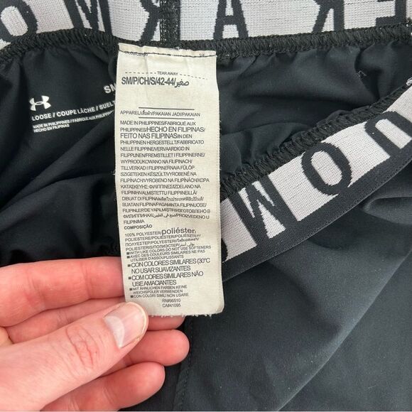 Under Armour UA Loose Heatgear Running Shorts Black White Small - Picture 3 of 4